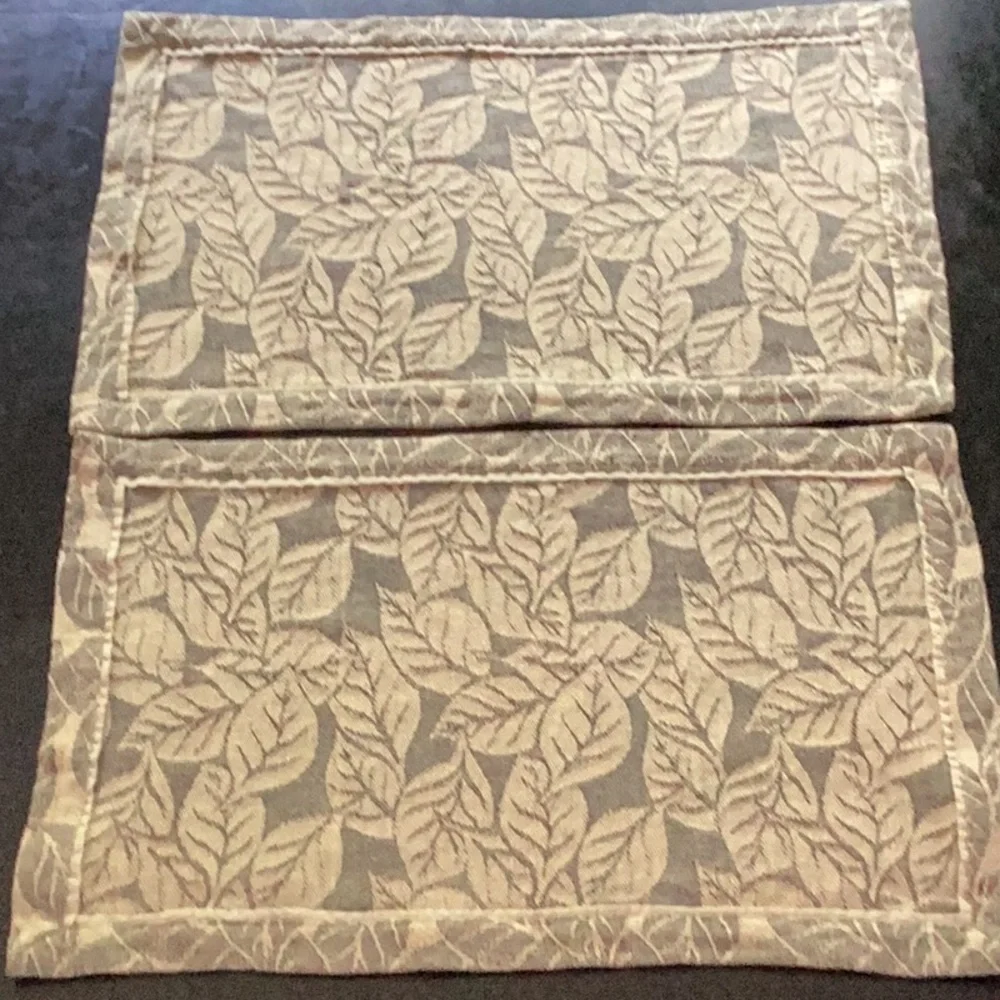 Two Leaf placemats, beige and gray
